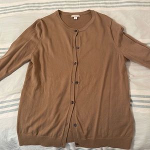 Women’s GAP Cardigan. Tan. Size large.(slight pull near left elbow)